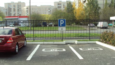 Водителей-инвалидов могут перестать штрафовать за парковку на обычных местах