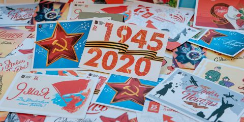 Социальные работники Москвы доставили более 3,3 тысяч открыток для ветеранов