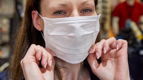 В Госдуме предложили бесплатно обеспечить защитными масками многодетные семьи и инвалидов