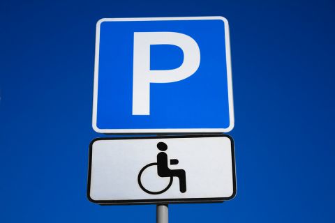 Парковка на местах для инвалидов