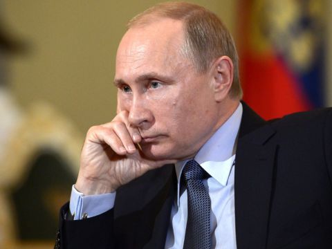 Путин поручил дополнительно помочь людям пожилого возраста и инвалидам из-за коронавируса