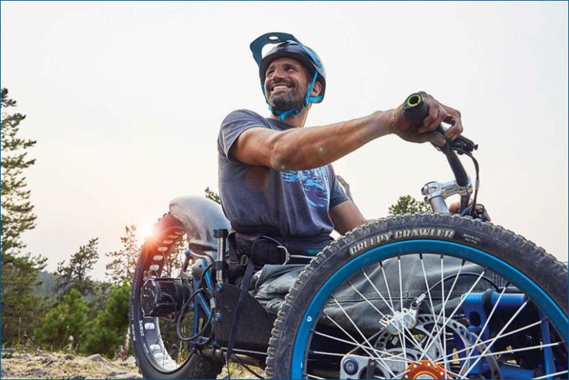 Американский парализованный путешественник изобрел и запустил в производство специальные горные велосипеды для инвалидов