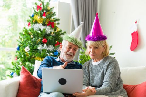 Москвичей старшего поколения приглашают на Новогоднюю онлайн-вечеринку проекта «Московское долголетие»