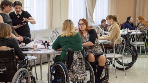 Жительницы Подмосковья с инвалидностью приглашаются на бесплатные курсы визажистов