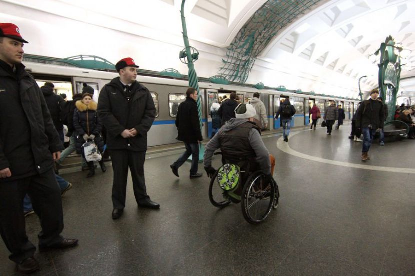 На 22 станциях петербургского метро заработала помощь инвалидам