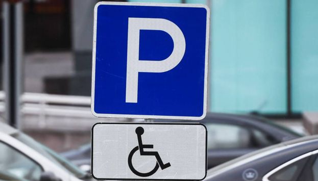 В «Единой России» просят МВД объяснить случаи с эвакуацией машин инвалидов без знака