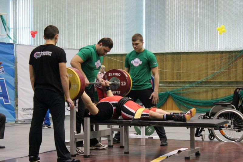 На чемпионате России по пауэрлифтингу лиц с ПОДА было установлено сразу четыре новых рекорда страны