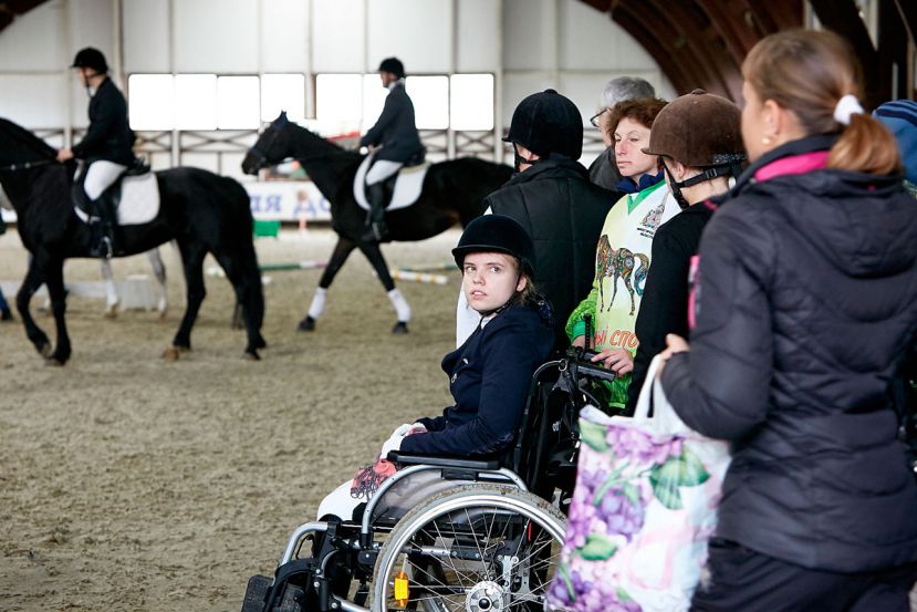 В Котельниках прошел Всероссийский фестиваль по конному спорту «Золотая осень» для особых детей