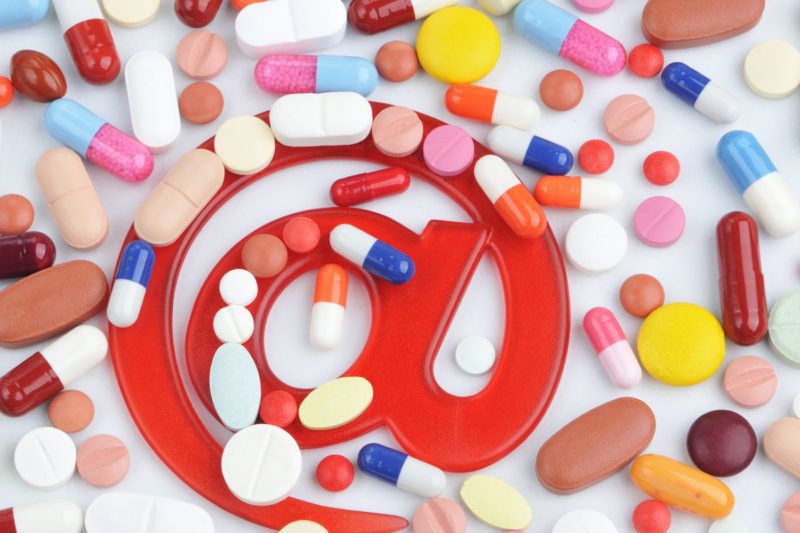 Лекарства, которые отпускают по рецепту, могут стать доступными в онлайн-продажах