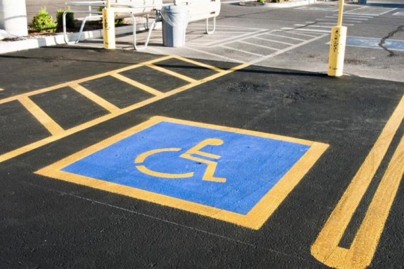 Инвалиды Москвы будут контролировать парковки для инвалидов лично