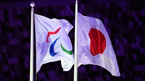 В Токио на церемонии открытия был поднят Паралимпийский флаг