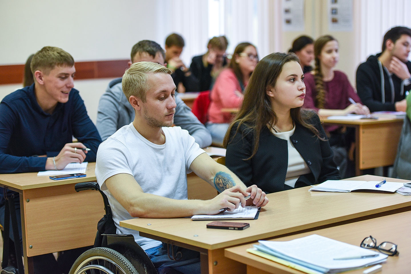 Москва среднее профессиональное. Студенты инвалиды. Студенты инвалиды в вузе. Учебные заведения для инвалидов. Инклюзивное образование в вузе.